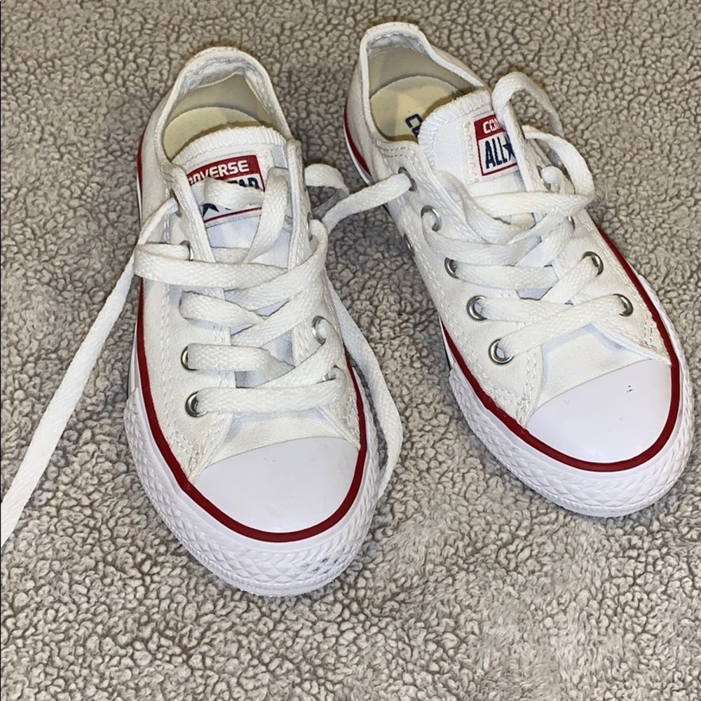 Like new white converse sneakers